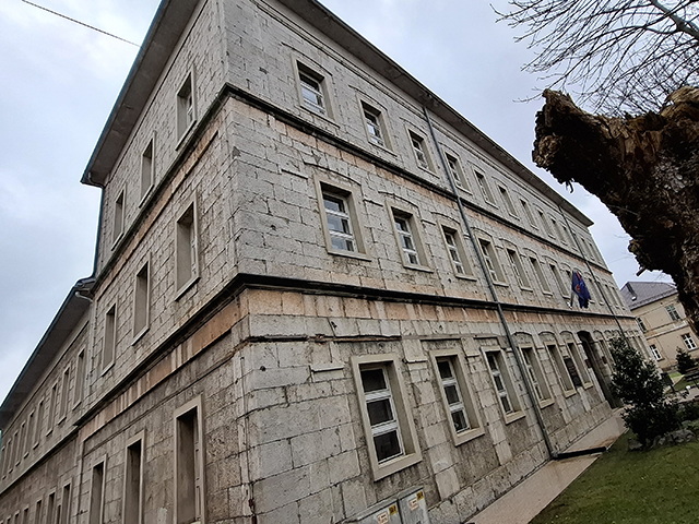 NAjznačajnij zgrada u Gospiću jesvakako Gimnasium koji je završio i Nikola Tesla koji je još uvijek nepodoban u Gospiću/Snimio Marko Čuljat                                                                                                               